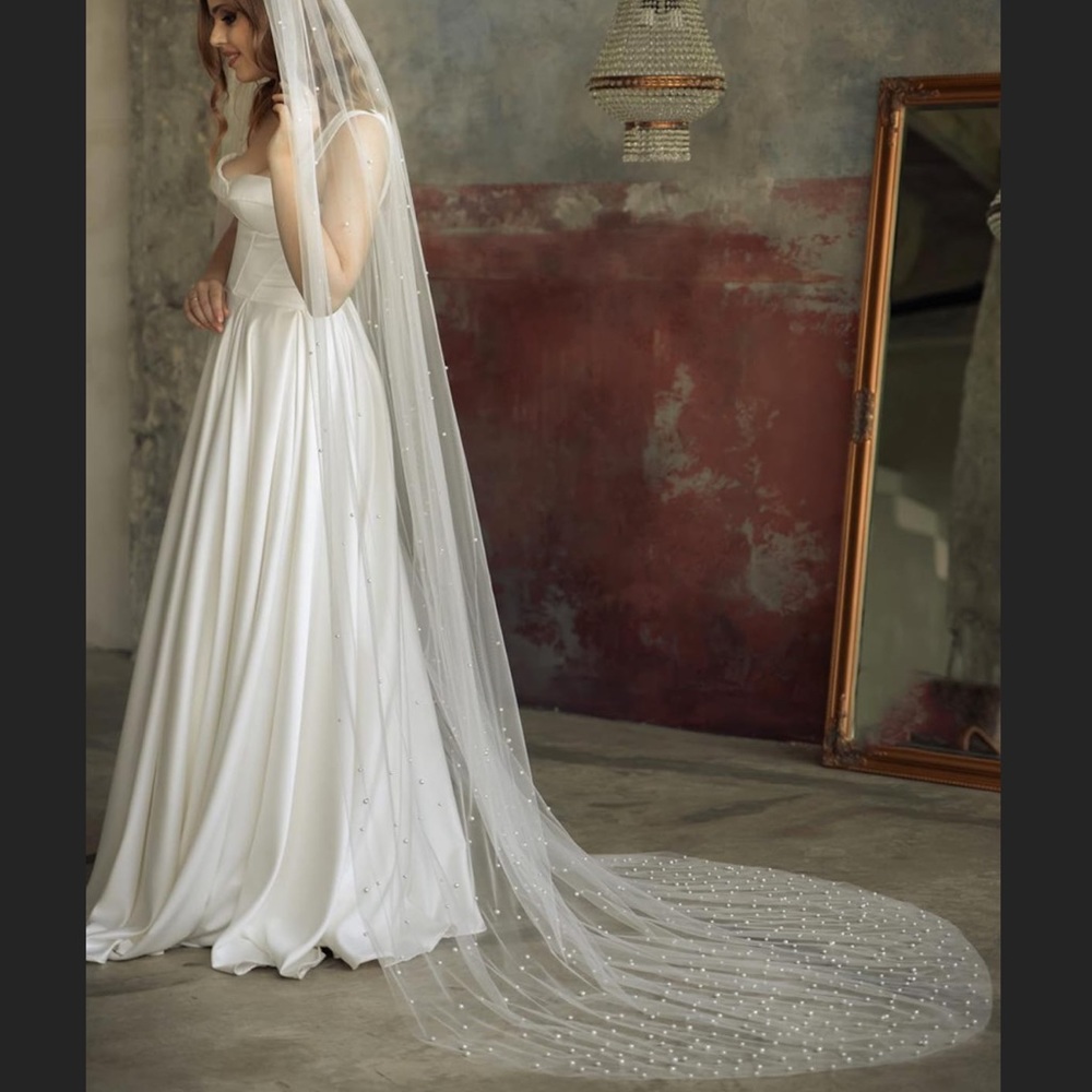 Cascading Pearl Veil
